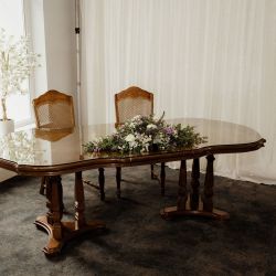 Signing table